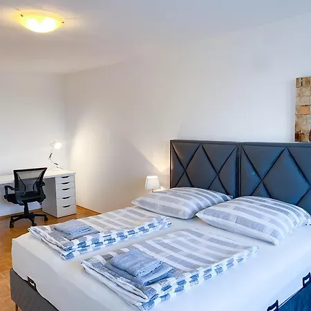 City-apartment, Zentral, Auf Zeit, Voll-ausgestattet *